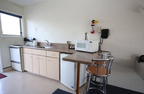 Petone Hotel | Midway Pacifica Lodge
