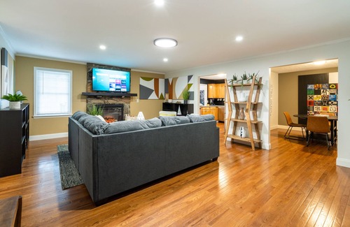 Woodstock House | Midweek Specials! Pet-Friendly 3BR Near ATL Golf