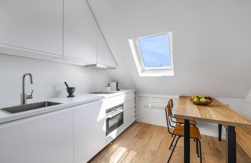 Quartier de la Folie-Mericourt Apartment | Miel