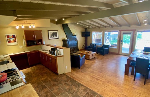 Comox House | Mile O'Sand Cottage on Kye Bay Beach Comox.