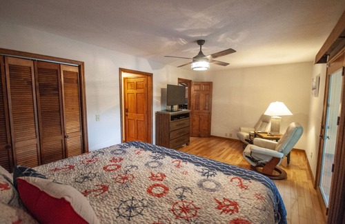 Blairsville Cabin | Miles Away Lakehouse on Lake Nottely in Blairsville. Enjoy the Lake