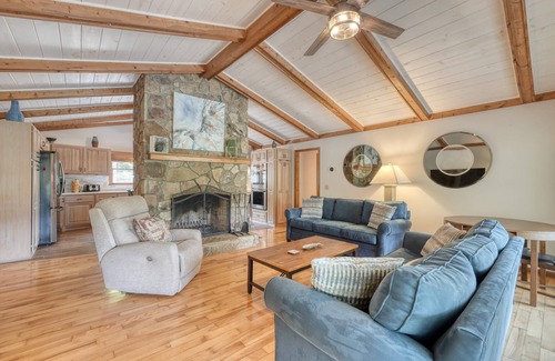 Blairsville House | Miles Away Lakehouse- 3/2 with lake frontage, boat dock, newly renovated kitchen