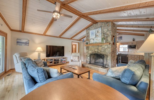 Blairsville House | Miles Away Lakehouse- 3/2 with lake frontage, boat dock, newly renovated kitchen