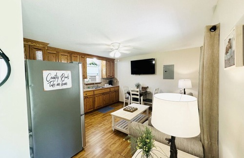Pine Grove Cabin | Milk Hand House. Peaceful 1 bedroom cabin