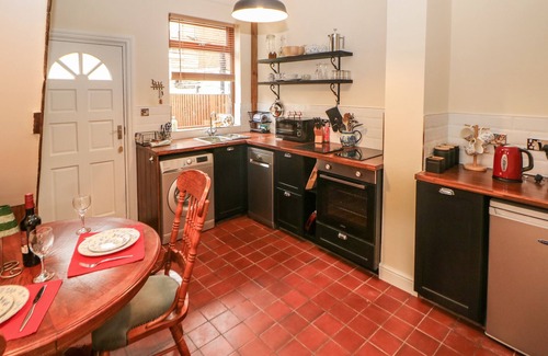 Leek House | MILL COTTAGE, pet friendly, character holiday cottage in Leek