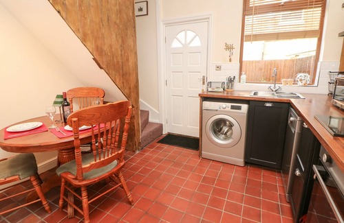 Leek House | MILL COTTAGE, pet friendly, character holiday cottage in Leek