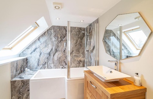 Blairgowrie House | Mill House with Hot Tub