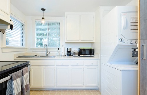 Mill Valley Apartment | Mill Valley Hot Spot in the Center of Town