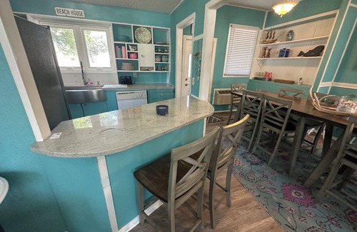 Aransas Pass House | Miller"s Shabby Chic Coast 5 bedroom house blocks from downtown