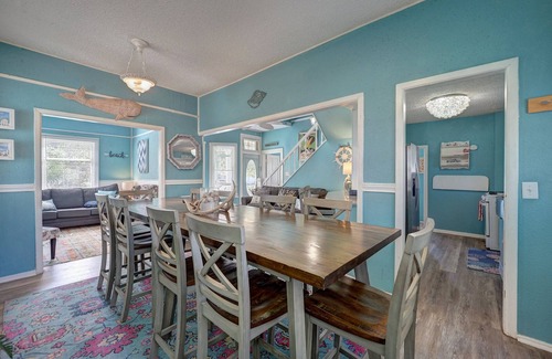 Aransas Pass House | Miller"s Shabby Chic Coast 5 bedroom house blocks from downtown
