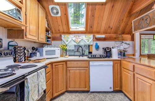 Packwood Cabin | Millett`s Cabin | 1 Bed, 2 Bath