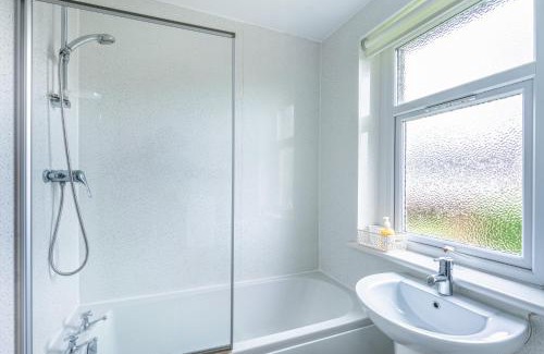 Motherwell Apartment | Millfield House - Cosy 2 bed house in Motherwell