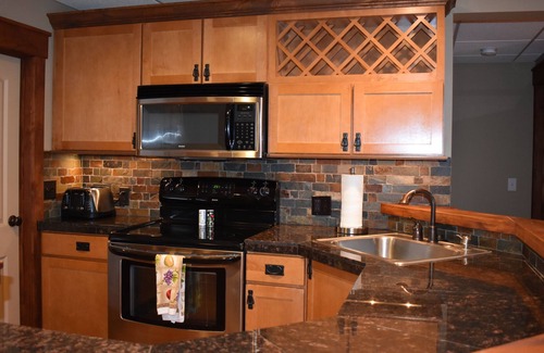 Highland House | MILLION DOLLAR HOME 1800 SQ. FT 2 BDRM 1 BATH