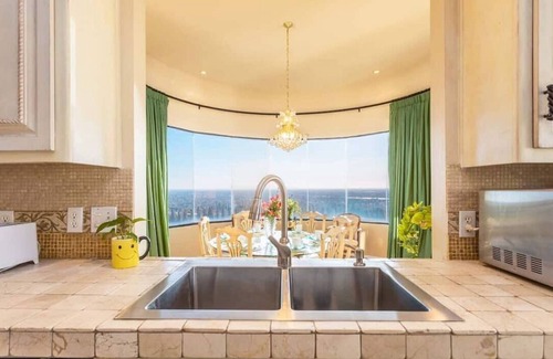 Whittier Villa | Million dollar Los Angeles View From Hilltop Villa