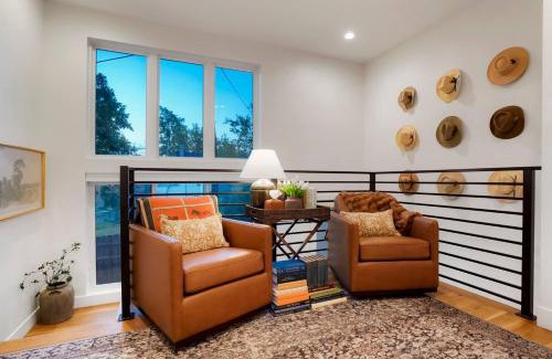 Golden House | Million Dollar Rooftop MTN Views -2 King Beds-DT Golden