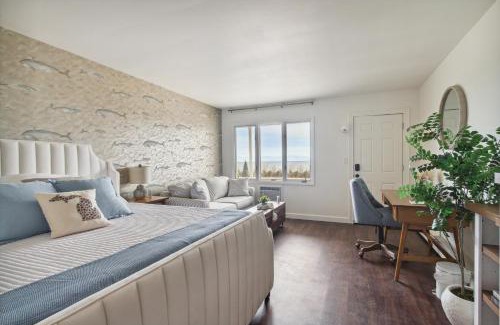 Petoskey House | Million dollar sunset views 5Min to DT Petoskey
