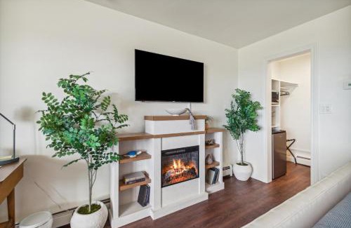 Petoskey House | Million dollar sunset views 5Min to DT Petoskey