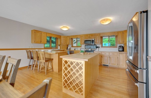 Maggie Valley Cabin | Million Dollar Views, PRIVATE, Golf, Hot Tub, Game Room, Hike