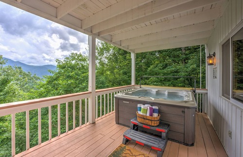 Maggie Valley Cabin | Million Dollar Views, PRIVATE, Golf, Hot Tub, Game Room, Hike