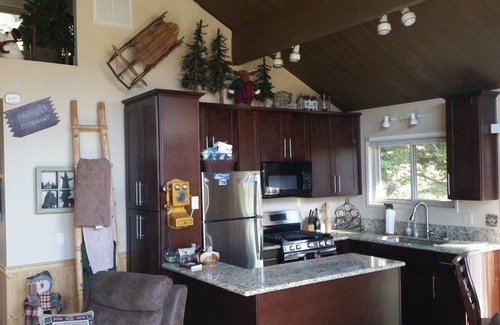 Upper Moonridge Cabin | Million Dollar View Of The Ski Slopes!