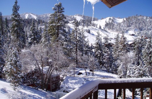 Upper Moonridge Cabin | Million Dollar View Of The Ski Slopes!
