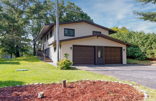 Nekoosa House | Million Dollar View of Lake Sherwood