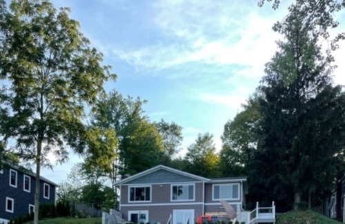 Kendall House | Million Dollar View!! Private Lake House with 100 ft private beach!!