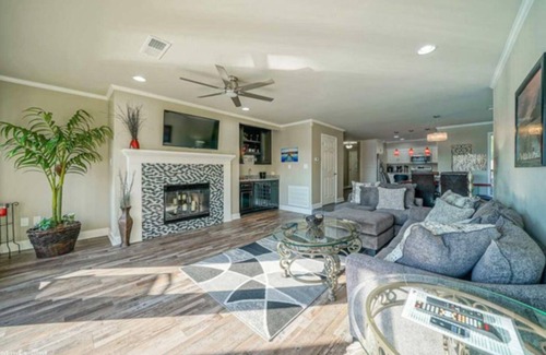 Mid America Condo | Million dollar VIEW, SLEEPS 6, KING, QUEEN, 2 DAY BEDS WITH ALL LINENS, 4 TVs