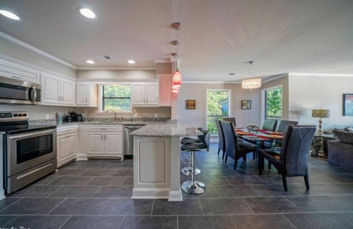 Mid America Condo | Million dollar VIEW, SLEEPS 6, KING, QUEEN, 2 DAY BEDS WITH ALL LINENS, 4 TVs