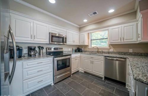 Mid America Condo | Million dollar VIEW, SLEEPS 6, KING, QUEEN, 2 DAY BEDS WITH ALL LINENS, 4 TVs