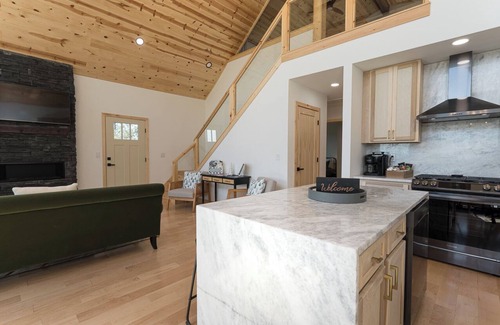 Murphy Cabin | Million Dollar Views - 15 minutes to downtown & Casino