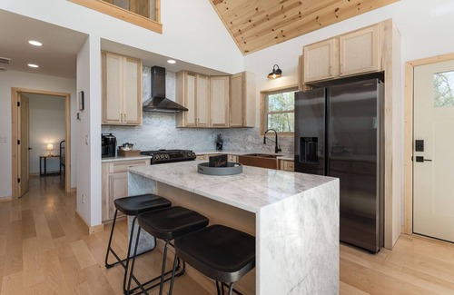 Murphy Cabin | Million Dollar Views - 15 minutes to downtown & Casino