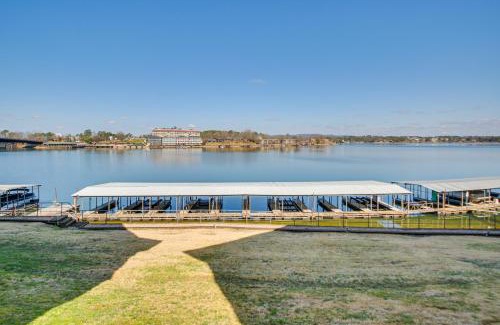 Lake Hamilton Apartment | Million-Dollar Views Condo on Lake Hamilton!