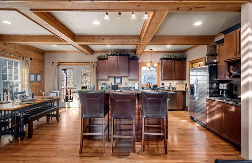Waynesville Cabin | Million Dollar Vista! Smoky Mts/Blue Ridge Pkwy-Hot Tub-Jacuzzi Tub-Pet Friendly