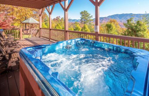 Gatlinburg - Pigeon Forge House | Million Views Hot Tub Game Room Sleeps 25
