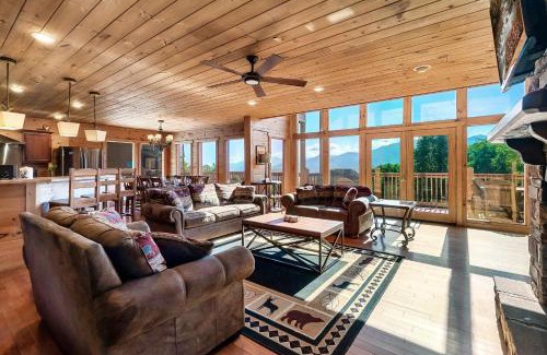 Chalet Village House | Million Views Theater Hot Tub Game Room