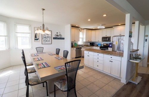 North End Condo | Millionaire's Oceanfront 'Dream Haven' PET FRIENDLY, ELEVATOR