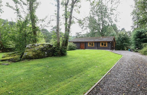 Killin Cottage | MILLMORE CABIN, pet friendly, with open fire in Killin