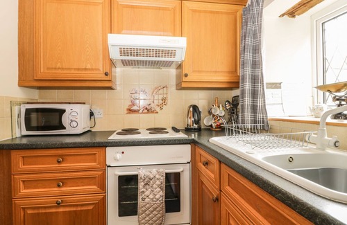 Hawsker Cottage | MILTON COTTAGE, family friendly in Hawsker