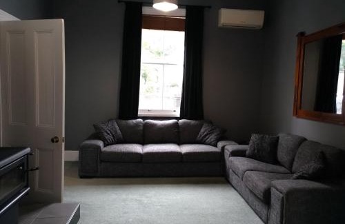 Bluff Hill House | Milton Cottage