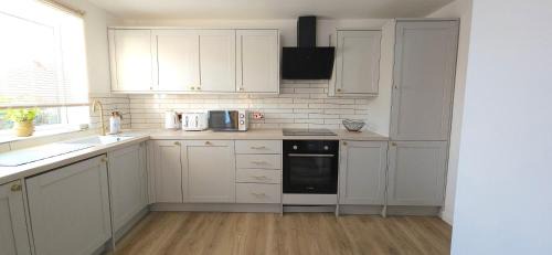 Milton Keynes Apartment | Milton Keynes 3BR,Comfy Home, Sleeps 5, Families Stay, Free Parking