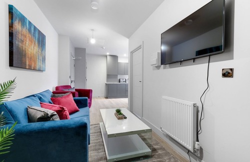Milton Keynes Apartment | Milton Keynes Infra Mews Apt 06 + Parking by 360Midlands - Serviced Apartment