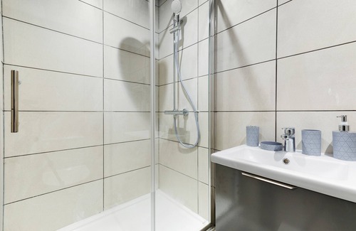 Milton Keynes Apartment | Milton Keynes Infra Mews Apt 06 + Parking by 360Midlands - Serviced Apartment