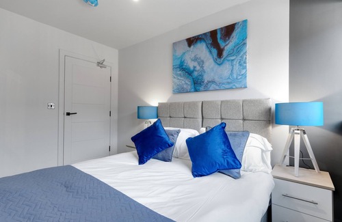 Milton Keynes Apartment | Milton Keynes Infra Mews Apt 06 + Parking by 360Midlands - Serviced Apartment