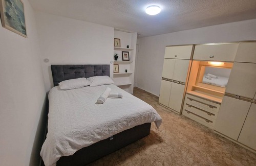 Bletchley House | Milton Keynes Modern Retreat