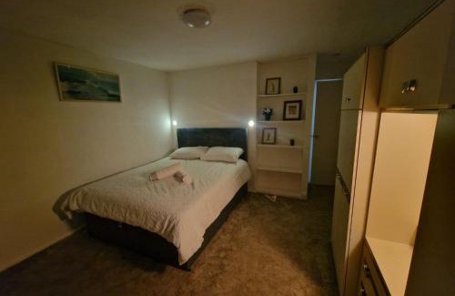Bletchley House | Milton Keynes Modern Retreat