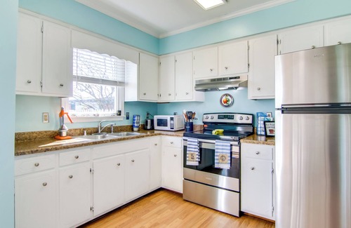 Milton House | Milton Townhouse ~ 9 Mi to Delaware Bay!