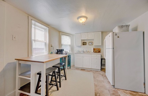 Lower East Side Apartment | Milwaukee 1BR Bungalow with free parking