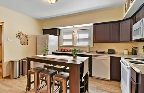 Milwaukee House | Milwaukee Bungalow - Old World Charm w/Modern Amenities! Hot Tub!