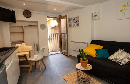 Grasse Apartment | Mimosa fragrance